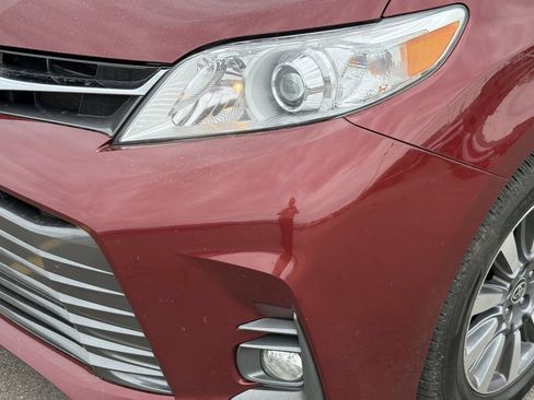 Used 2020 Toyota Sienna XLE w/ XLE Navigation Package AWD/4WD image 9
