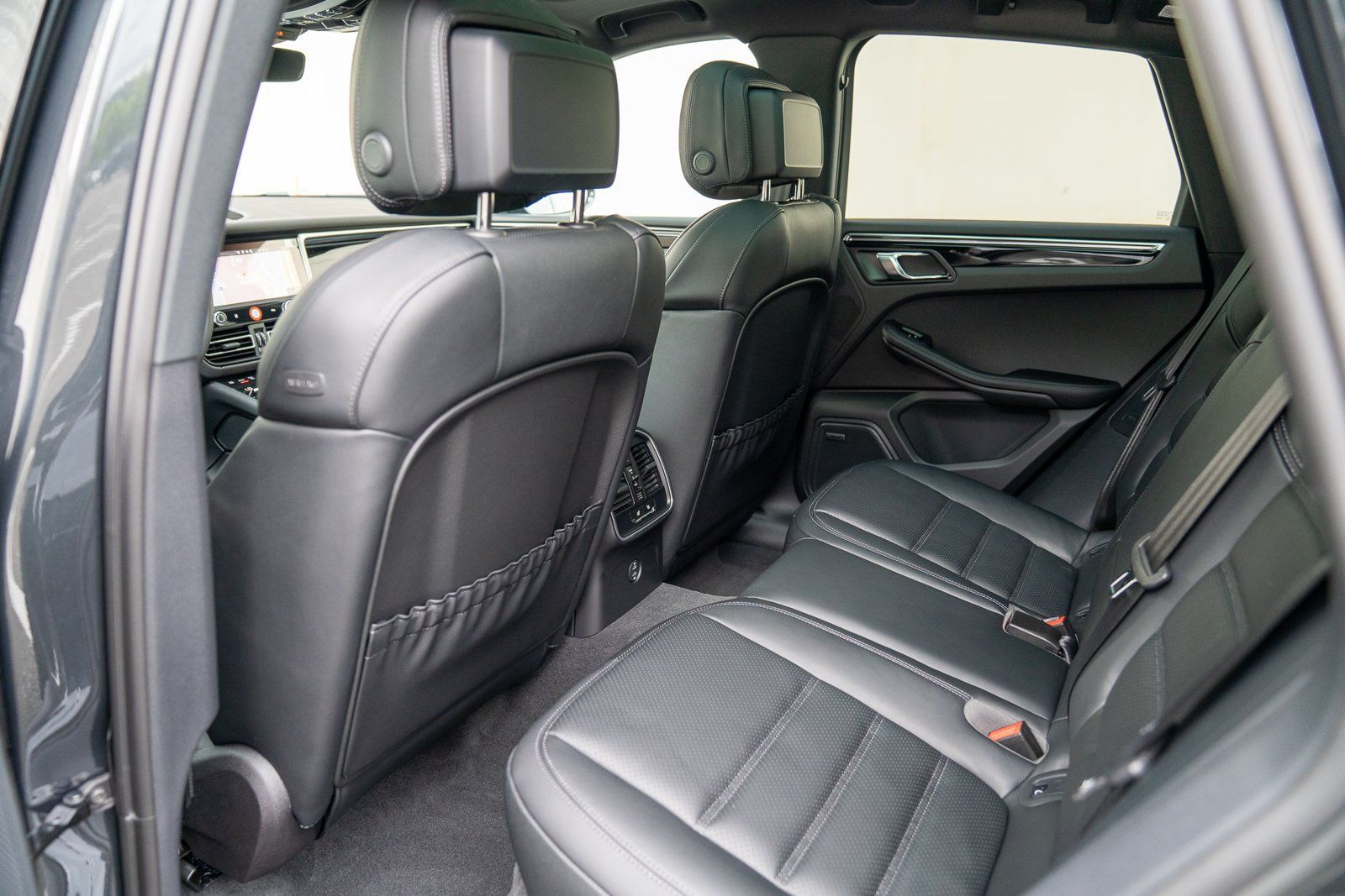 Certified 2026 Porsche Macan AWD/4WD image 22
