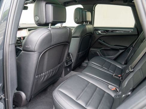Certified 2026 Porsche Macan AWD/4WD image 22