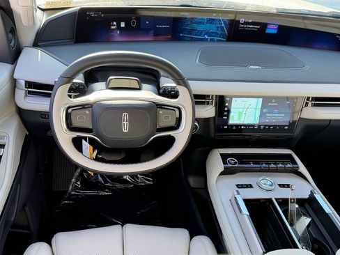 New 2026 Lincoln Navigator L Premier AWD/4WD image 14