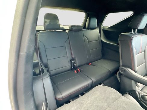 Used 2024 Chevrolet Traverse RS FWD image 29