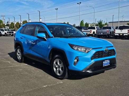 Used 2019 Toyota RAV4 XLE AWD/4WD image 4