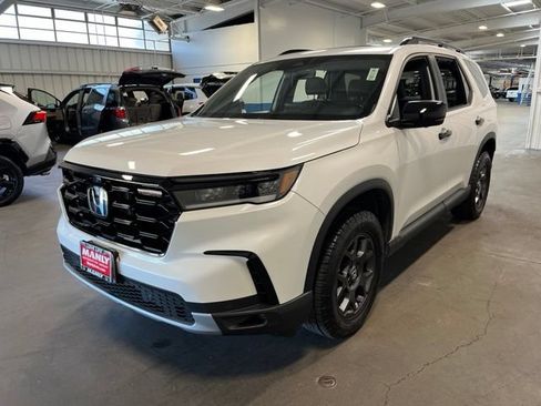 Used 2025 Honda Pilot TrailSport image 7