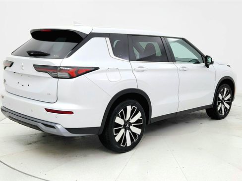 Used 2025 Mitsubishi Outlander SE AWD/4WD image 5