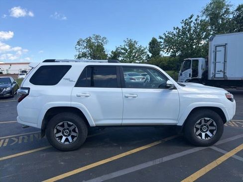 Used 2017 Toyota 4Runner TRD Off-Road Premium AWD/4WD image 2