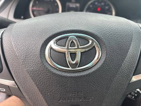 Used 2017 Toyota Camry SE FWD image 6