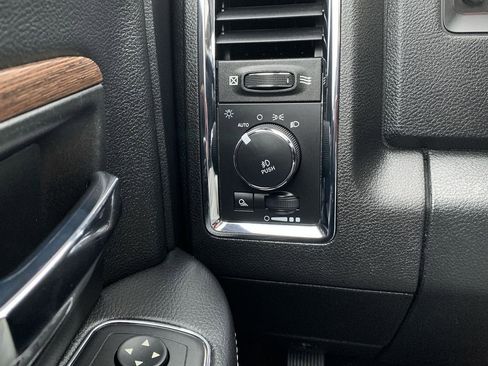 Used 2018 RAM 1500 Laramie image 16