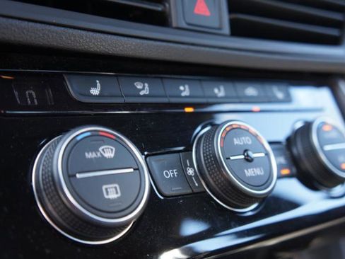 Used 2019 Volkswagen Jetta GLI image 29