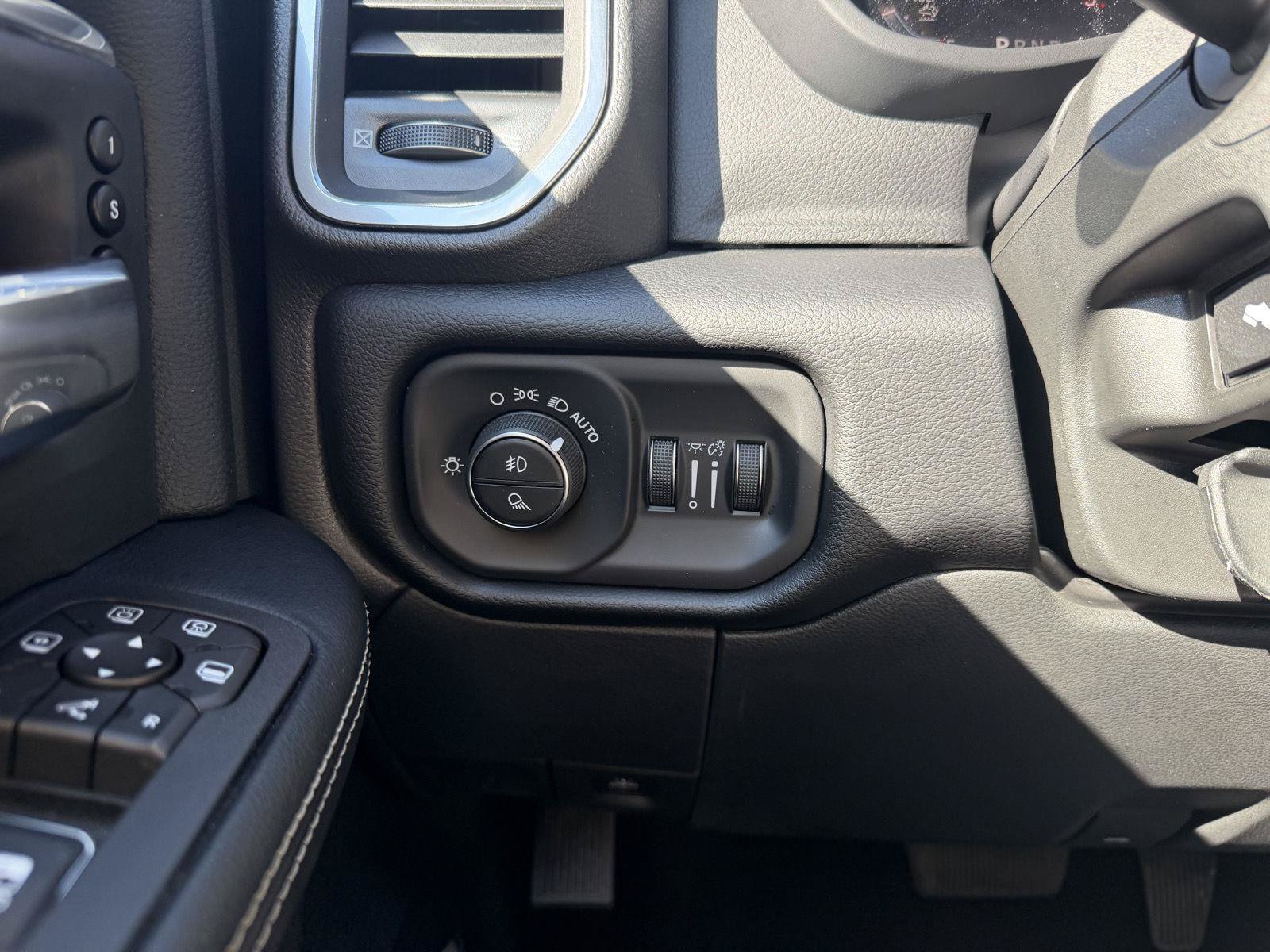 Used 2026 RAM 2500 Laramie AWD/4WD image 16