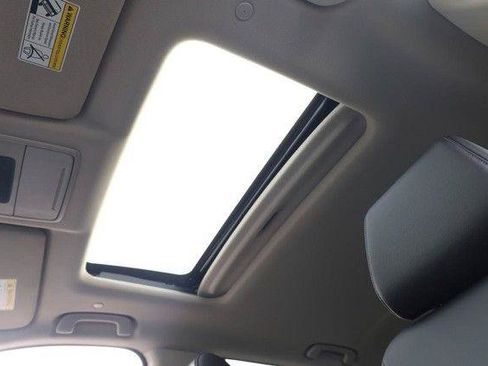 Used 2025 Honda CR-V EX-L image 9
