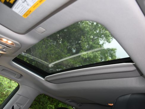 Used 2022 Toyota Highlander XLE FWD image 7