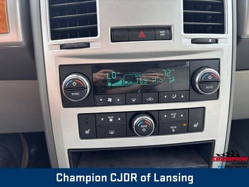 Used 2010 Chrysler Town & Country Limited w/ Flexible Seating Group FWD image 31