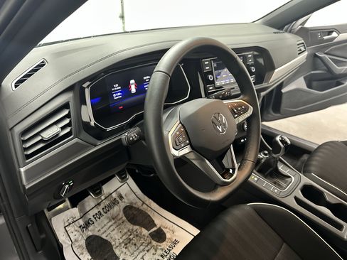 Used 2024 Volkswagen Jetta Sport image 14