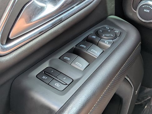 Used 2022 GMC Yukon XL SLT w/ SLT Premium Package AWD/4WD image 23