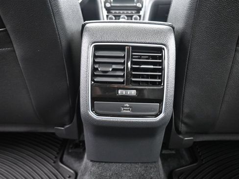 Used 2018 Volkswagen Passat 2.0T SE FWD image 33