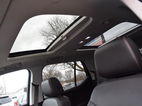 Used 2021 Chevrolet Traverse LT w/ LT Premium Package image 39