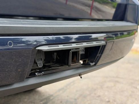 Used 2017 GMC Yukon XL SLE image 12