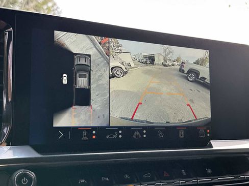 Certified 2025 Chevrolet Silverado 1500 High Country w/ Technology Package image 23