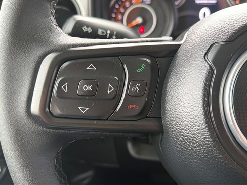 Used 2025 Jeep Wrangler Sport AWD/4WD image 16