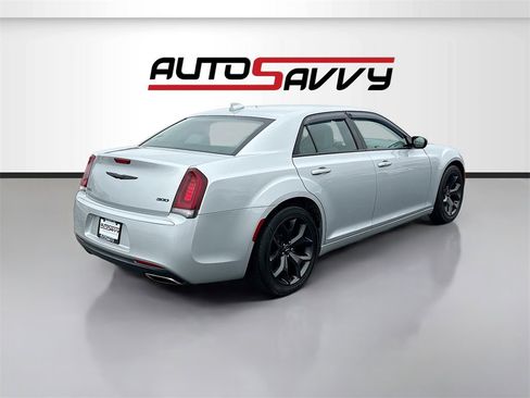 Used 2021 Chrysler 300 Touring w/ Sport Appearance Package image 7