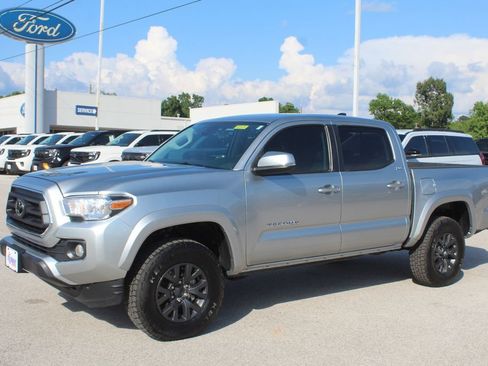 Used 2023 Toyota Tacoma SR5 w/ Technology Package AWD/4WD image 3