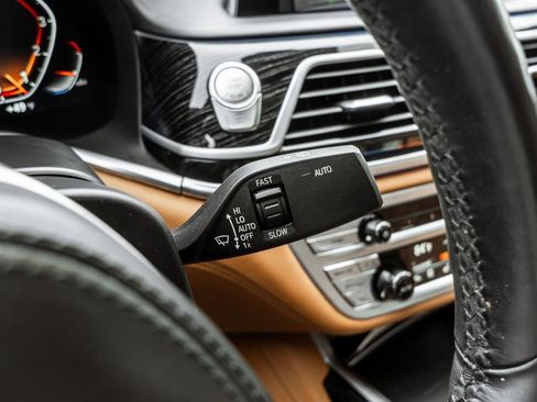 Used 2022 BMW 750i xDrive w/ Executive Package image 38