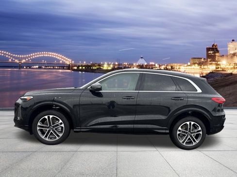 Certified 2025 Audi Q5 Premium w/ Convenience Package AWD/4WD image 2