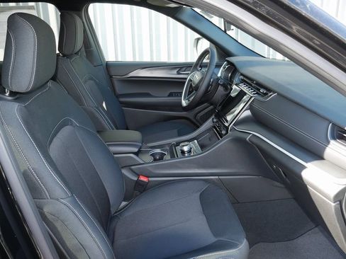 New 2025 Jeep Grand Cherokee L Laredo w/ Luxury Tech Group I image 25