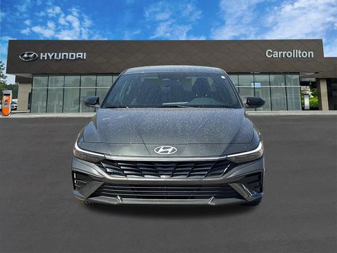 Used 2025 Hyundai Elantra Sport image 2