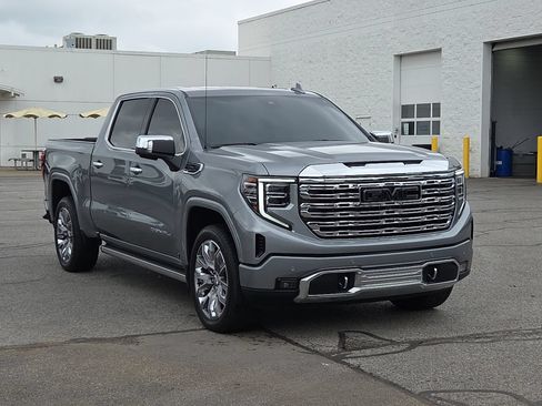 Used 2025 GMC Sierra 1500 Denali w/ Denali Reserve Package AWD/4WD image 1