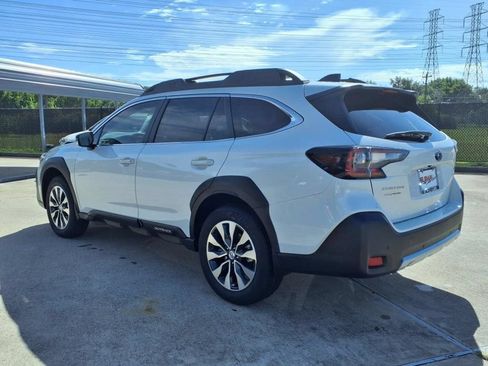 Used 2025 Subaru Outback Limited AWD/4WD image 2