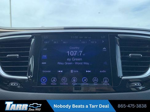 Used 2017 Chrysler Pacifica Touring-L Plus FWD image 12