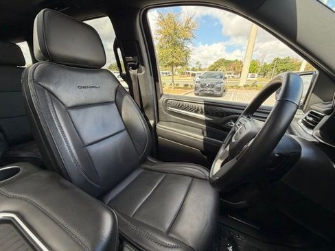 Used 2023 GMC Yukon Denali image 18
