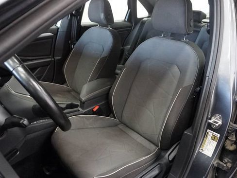 Used 2025 Volkswagen Jetta Sport FWD image 9