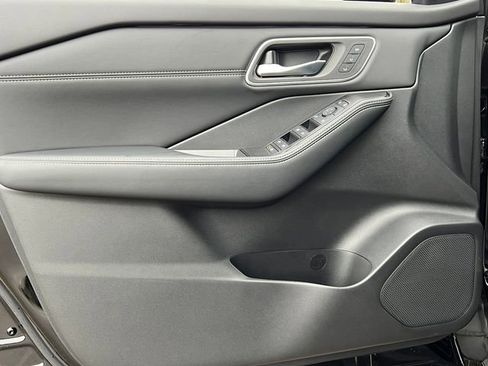 New 2026 Nissan Rogue Platinum AWD/4WD image 13