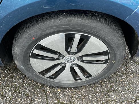 Used 2016 Volkswagen e-Golf SE w/ DC Fast Charging Package image 9