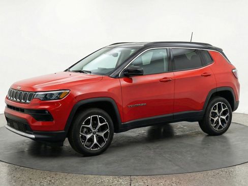 Used 2025 Jeep Compass Limited AWD/4WD image 3