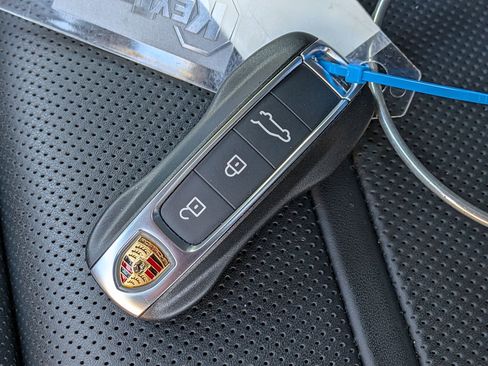 Certified 2025 Porsche Cayenne Coupe AWD/4WD image 40
