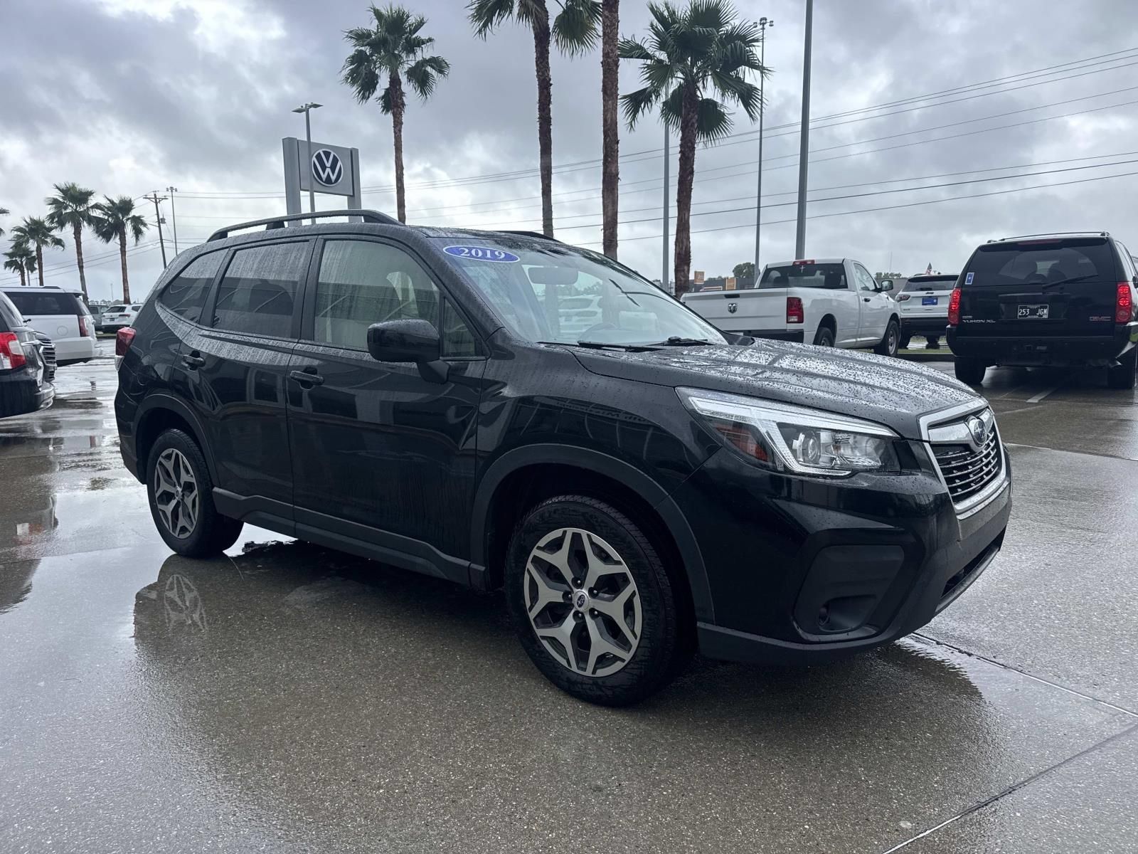 Used 2019 Subaru Forester Premium AWD/4WD image 3