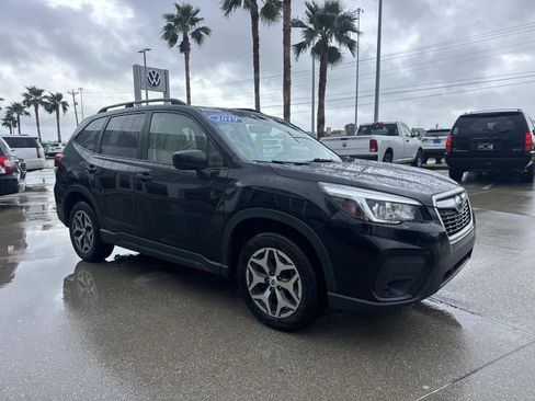 Used 2019 Subaru Forester Premium AWD/4WD image 3