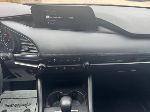 Used 2022 MAZDA MAZDA3 s image 12