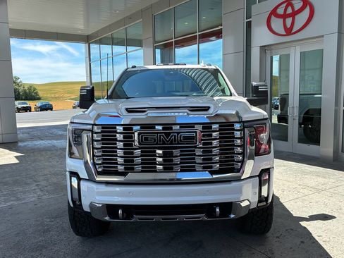 Used 2024 GMC Sierra 2500 Denali w/ Denali Reserve Package AWD/4WD image 4