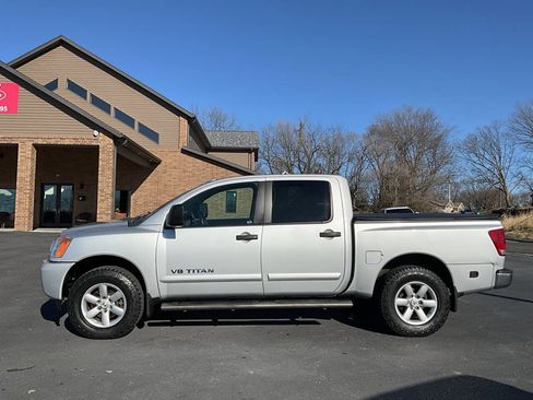 Used 2013 Nissan Titan SV w/ SV Premium Utility Pkg image 2