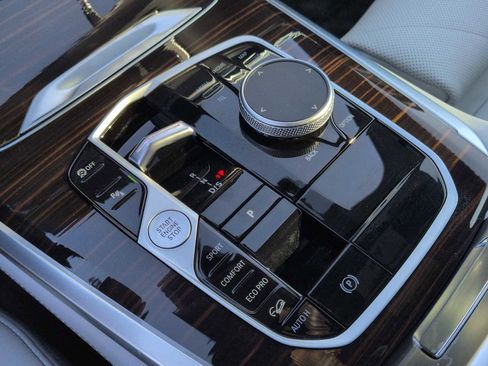 Used 2026 BMW X5 xDrive40i w/ M Sport Package image 34