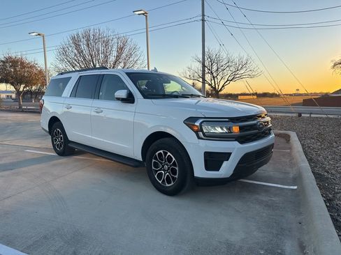 Used 2024 Ford Expedition Max XLT image 1