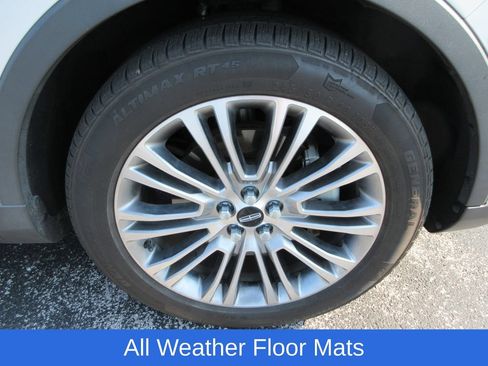 Used 2018 Lincoln MKX Reserve w/ Driver Assistance Package FWD image 10