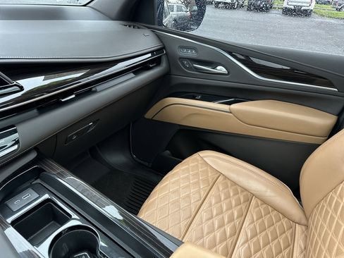 Used 2022 Cadillac Escalade Premium Luxury image 24