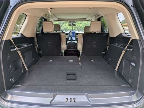 Used 2022 Ford Expedition Limited RWD image 12