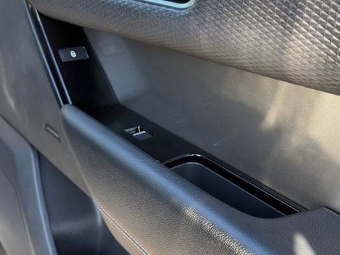 Used 2019 Land Rover Range Rover Velar S image 43