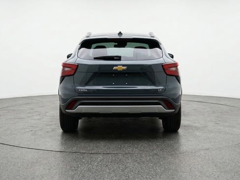 Used 2025 Chevrolet Trax LT FWD image 7